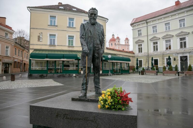 MO muziejus Vilniuje prakalbins Jono Basanavičiaus paminklą ...